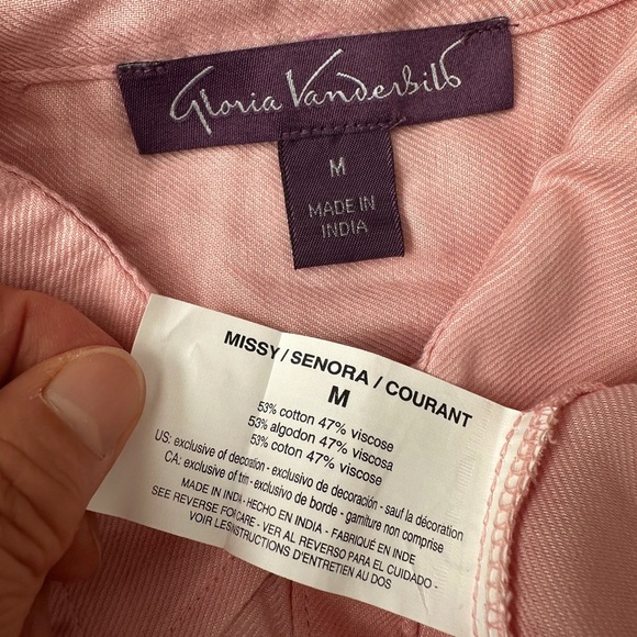 🛍️ Gloria Venderbilt  Soft button down shirt Size M - Picture 6 of 6